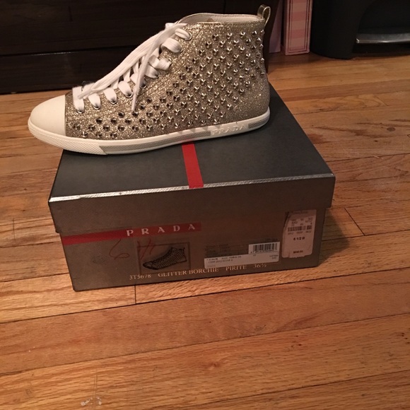 PRADA - Picture 3 of 3